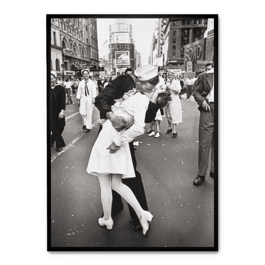V-J Day Celebration | Times Square Kiss | Iconic Historical Photography Art | Black and White Poster | Wall Décor | Bedroom, Living Room, Office | Unique Home Decoration