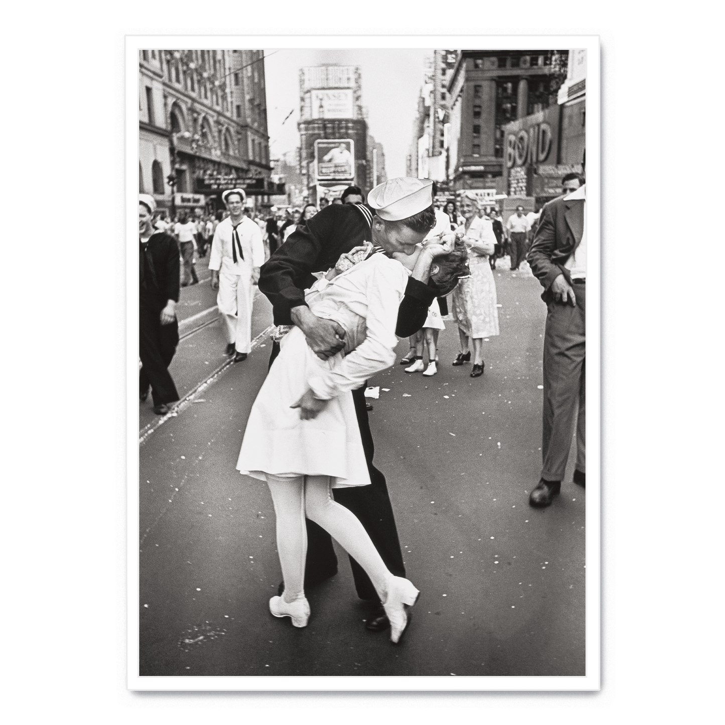 V-J Day Celebration | Times Square Kiss | Iconic Historical Photography Art | Black and White Poster | Wall Décor | Bedroom, Living Room, Office | Unique Home Decoration
