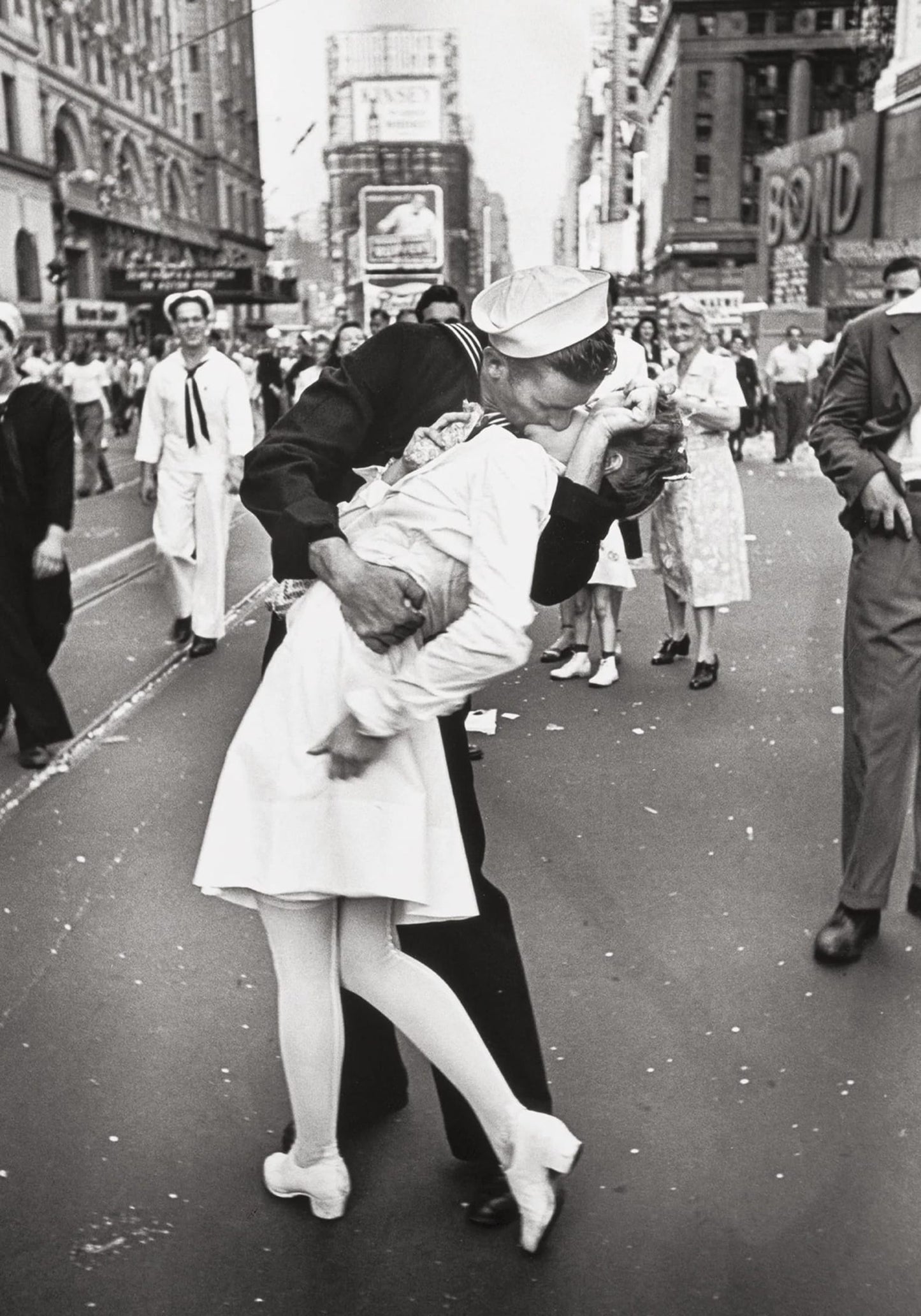 Times Square Kiss | Iconic Black & White Photography